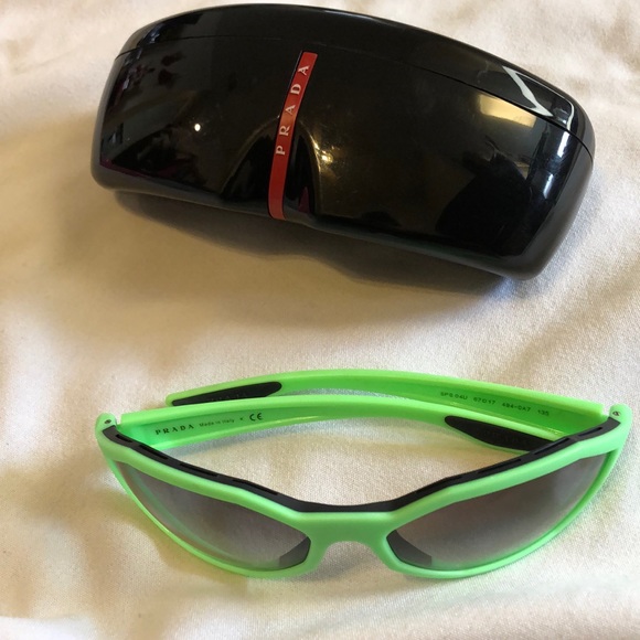 Prada neon green sunnies - Picture 4 of 6